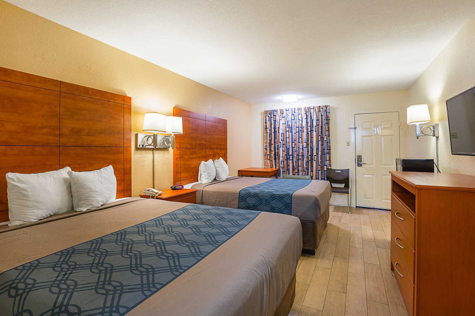 Econo Lodge Huntsville- University Area Стая снимка