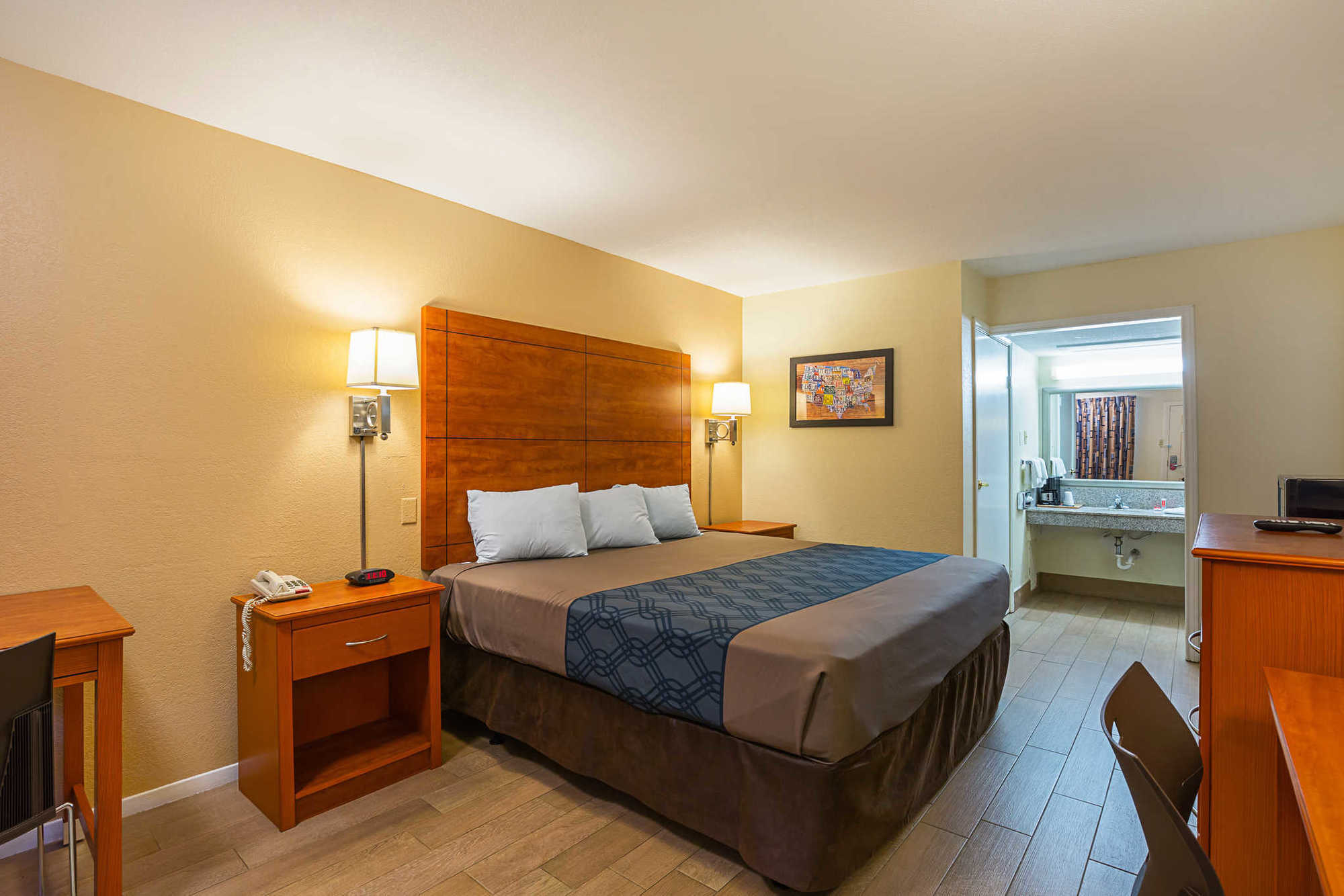 Econo Lodge Huntsville- University Area Стая снимка
