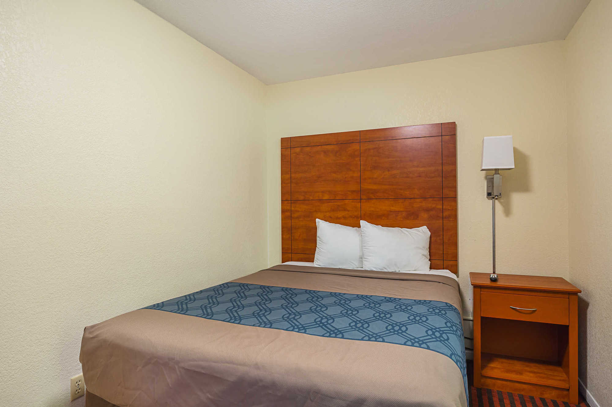 Econo Lodge Huntsville- University Area Стая снимка