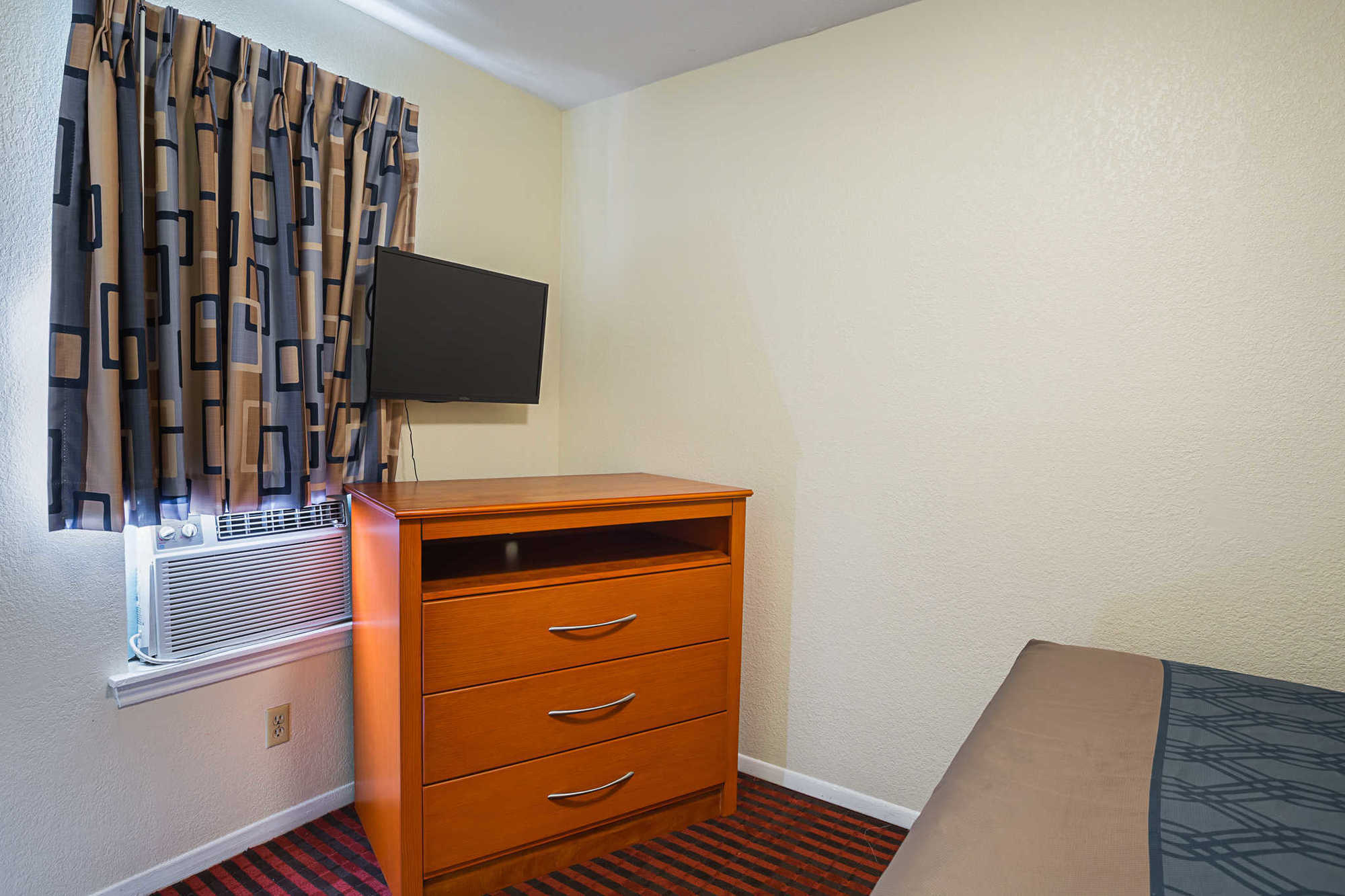 Econo Lodge Huntsville- University Area Стая снимка