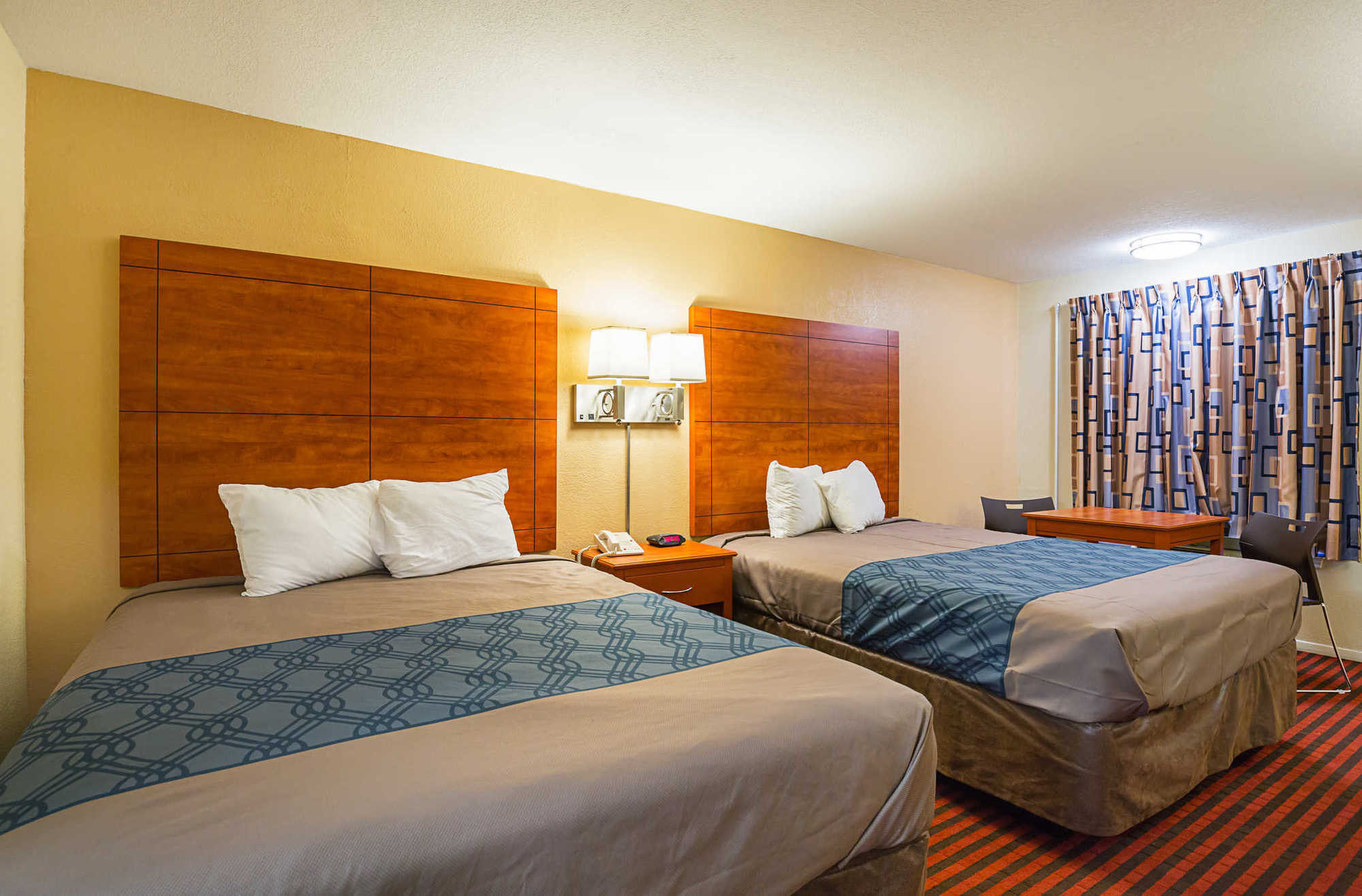 Econo Lodge Huntsville- University Area Стая снимка